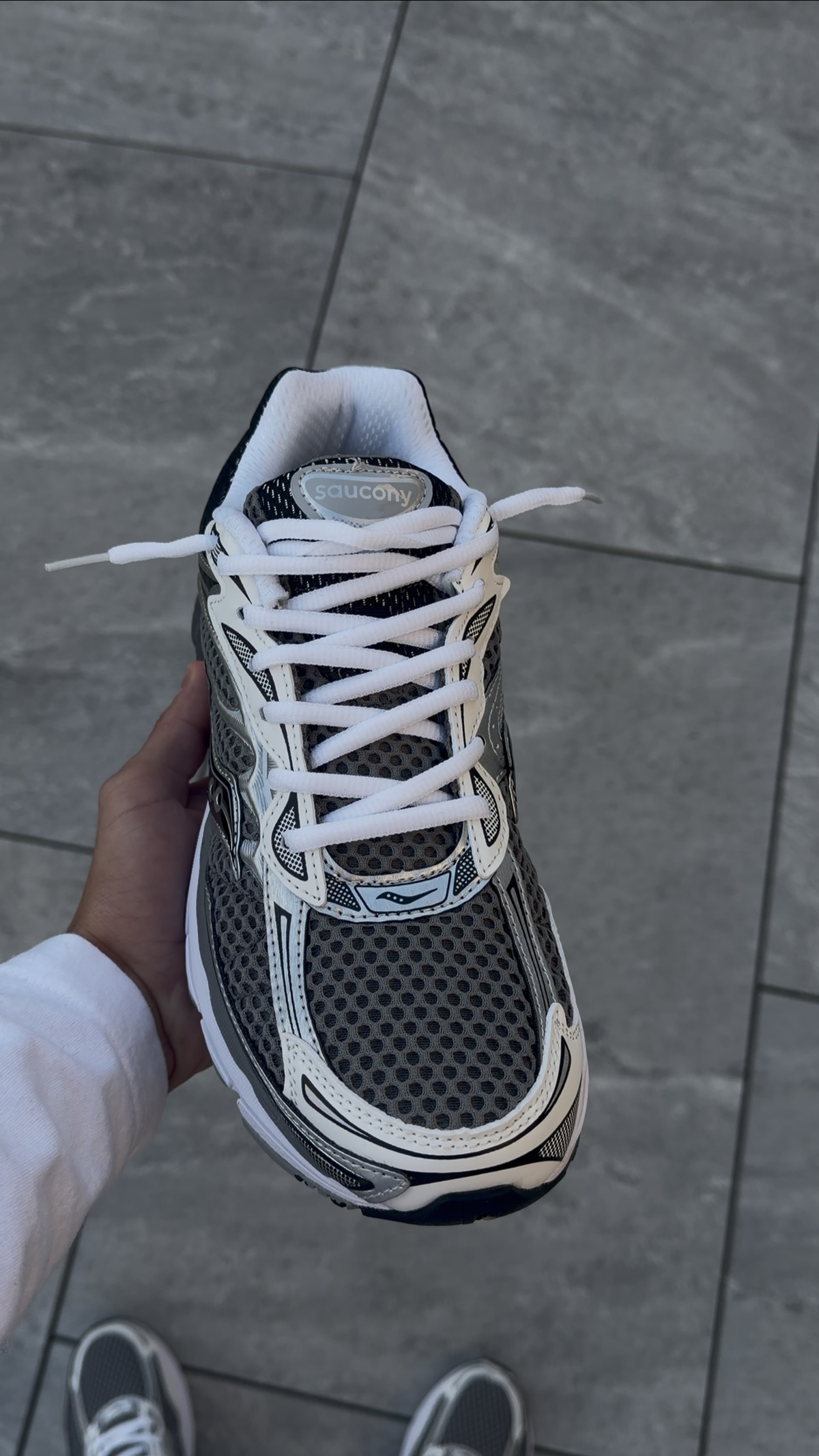 Saucony-Omni 9 Dark Grey